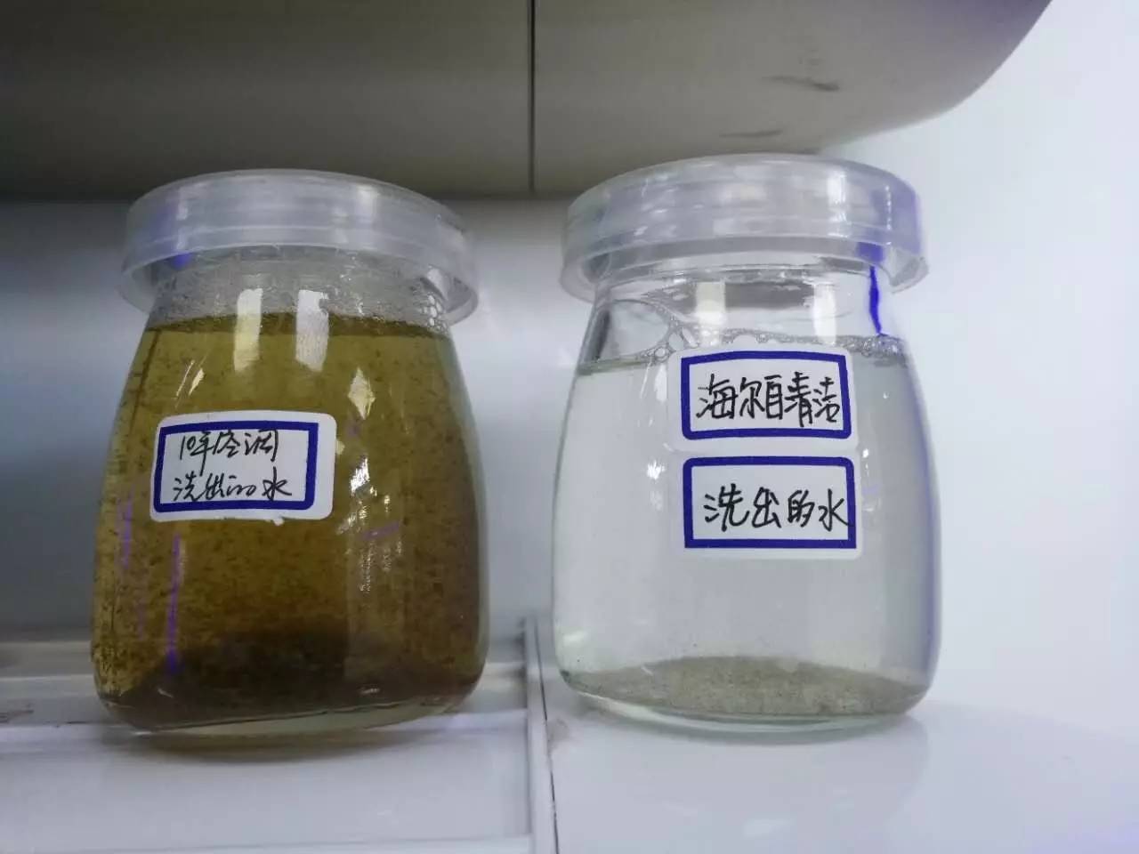 2臺空調各洗出1杯水:海爾乾淨,另1臺髒!