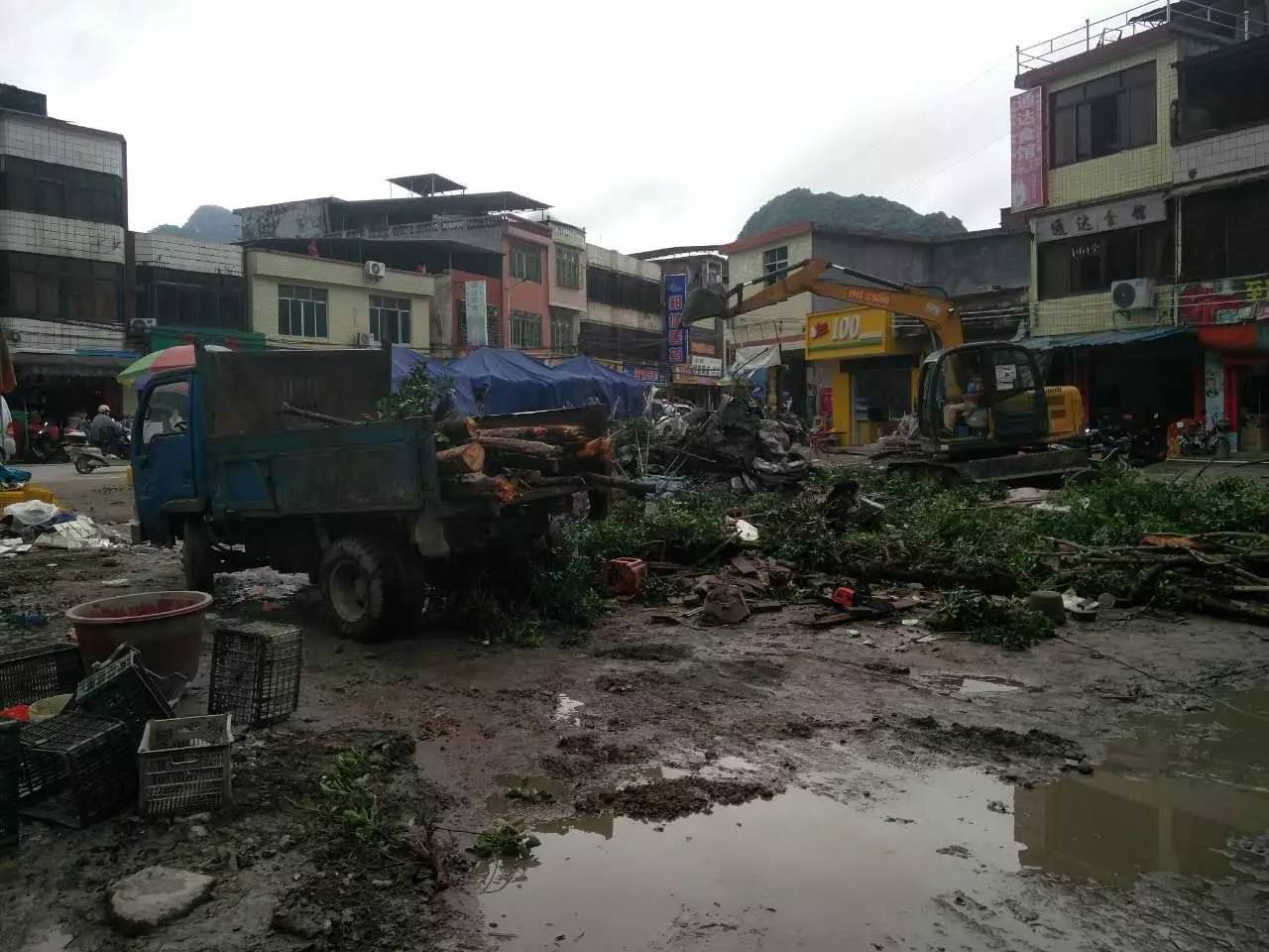 【圍觀】市場升級改造,增劃停車位.懷集橋頭鎮要大變樣!