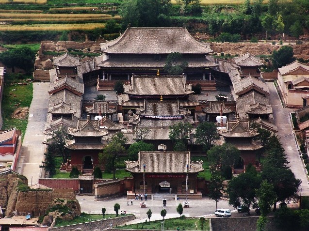 就仿佛穿越了岁月时空,回到了那悠远的年代 瞿昙寺,面朝瞿昙河