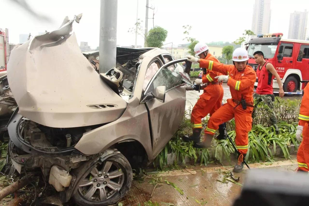 昨天金港路发生的交通事故已致两人死亡