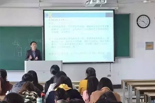 专业嵌入式人才培养合作模式进行沟通交流,史晖院长热情接待了来宾,他