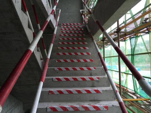 楼梯防护及踏步阳角保护条悬挑架底部吊顶三个标准化之三:质量控制