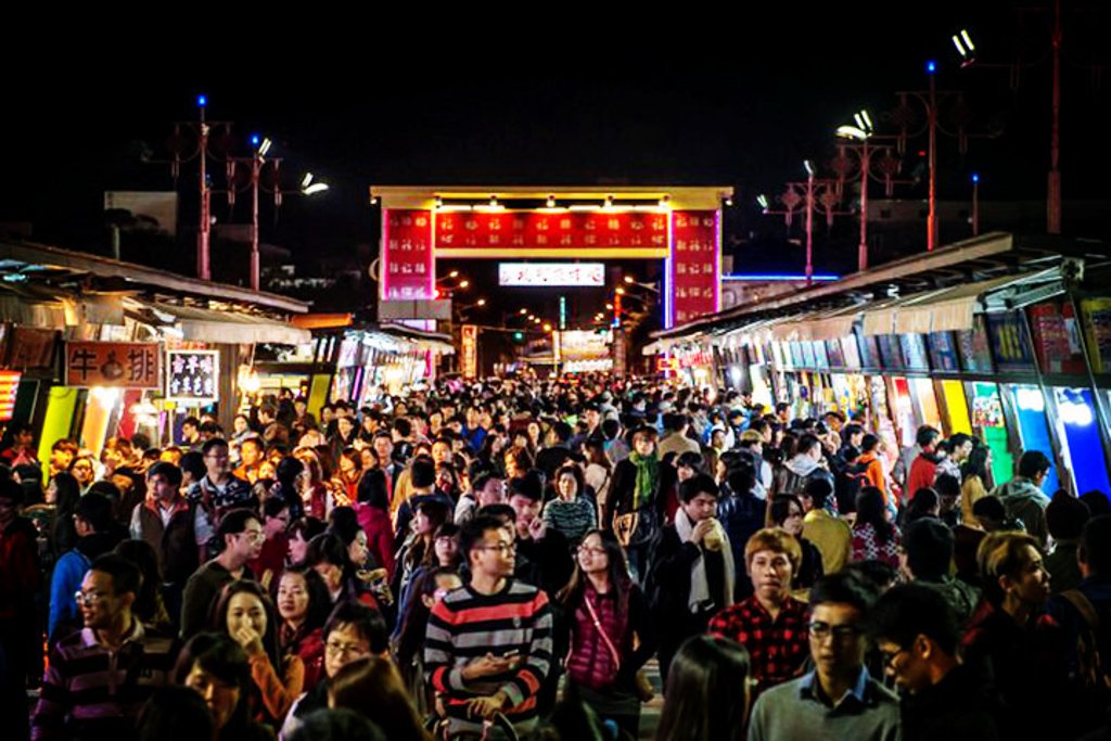 和我在上饶万达夜市的街头走一走