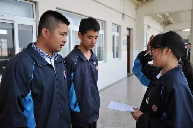 感谢半场裁判-来自我校2014届毕业生,现为国家三级裁判的瞿奕侃学长!