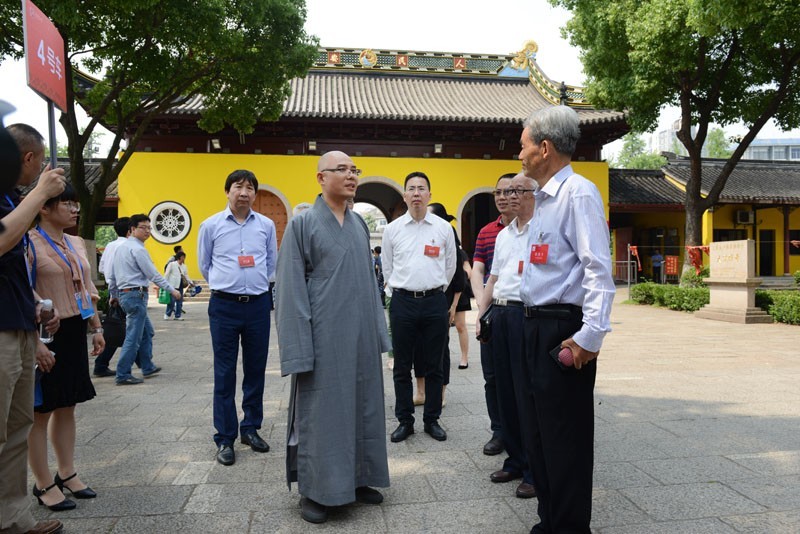 江苏发展大会常州籍与会代表参访常州天宁禅寺