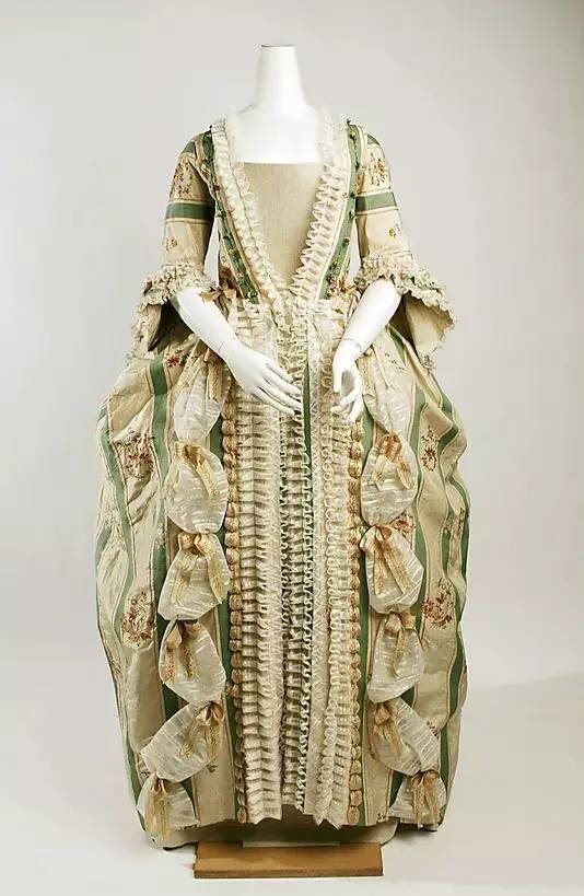 十八世纪欧洲服饰艺术