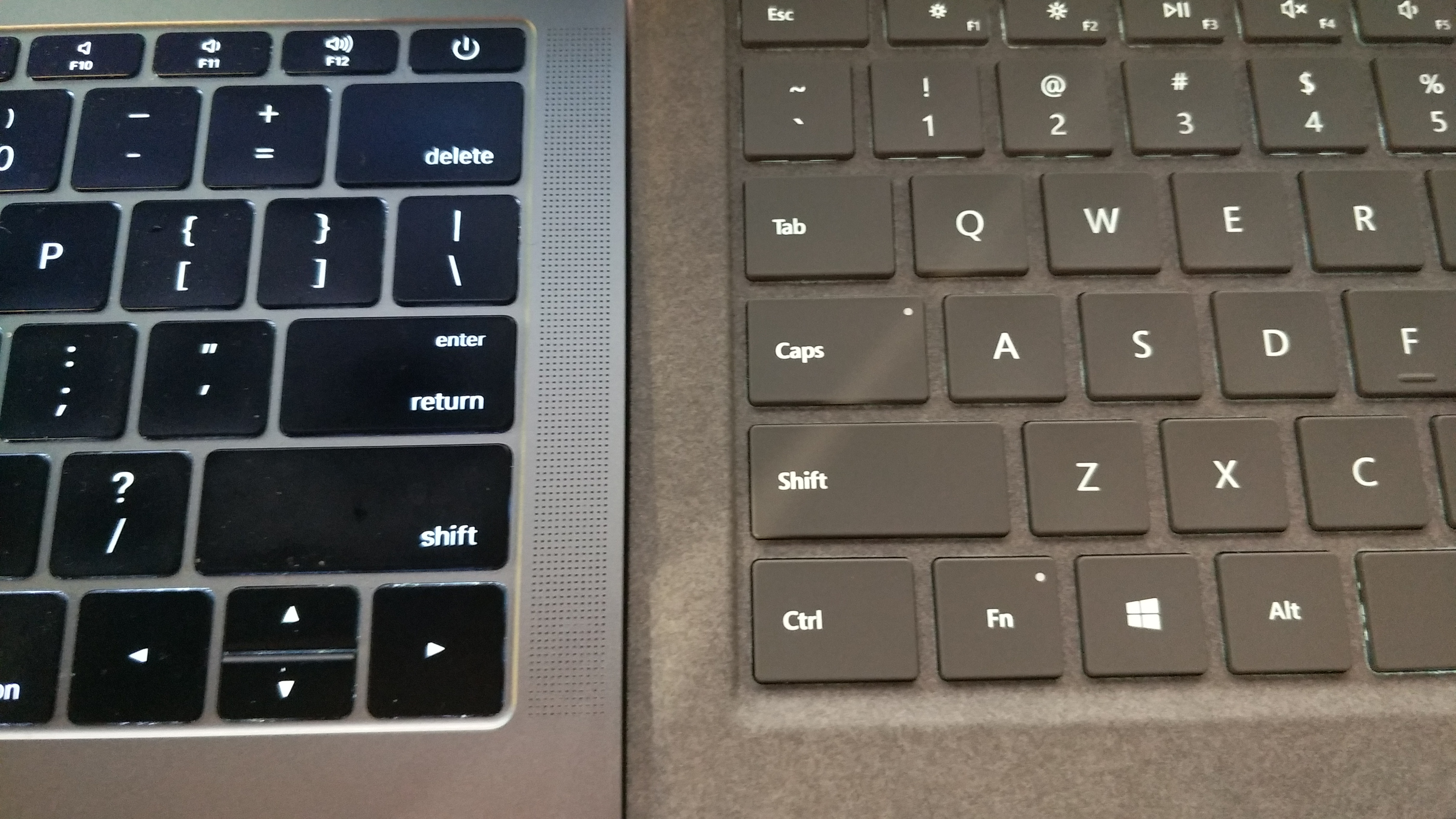 微软Laptop对比苹果新款MacBook，你会选择谁？