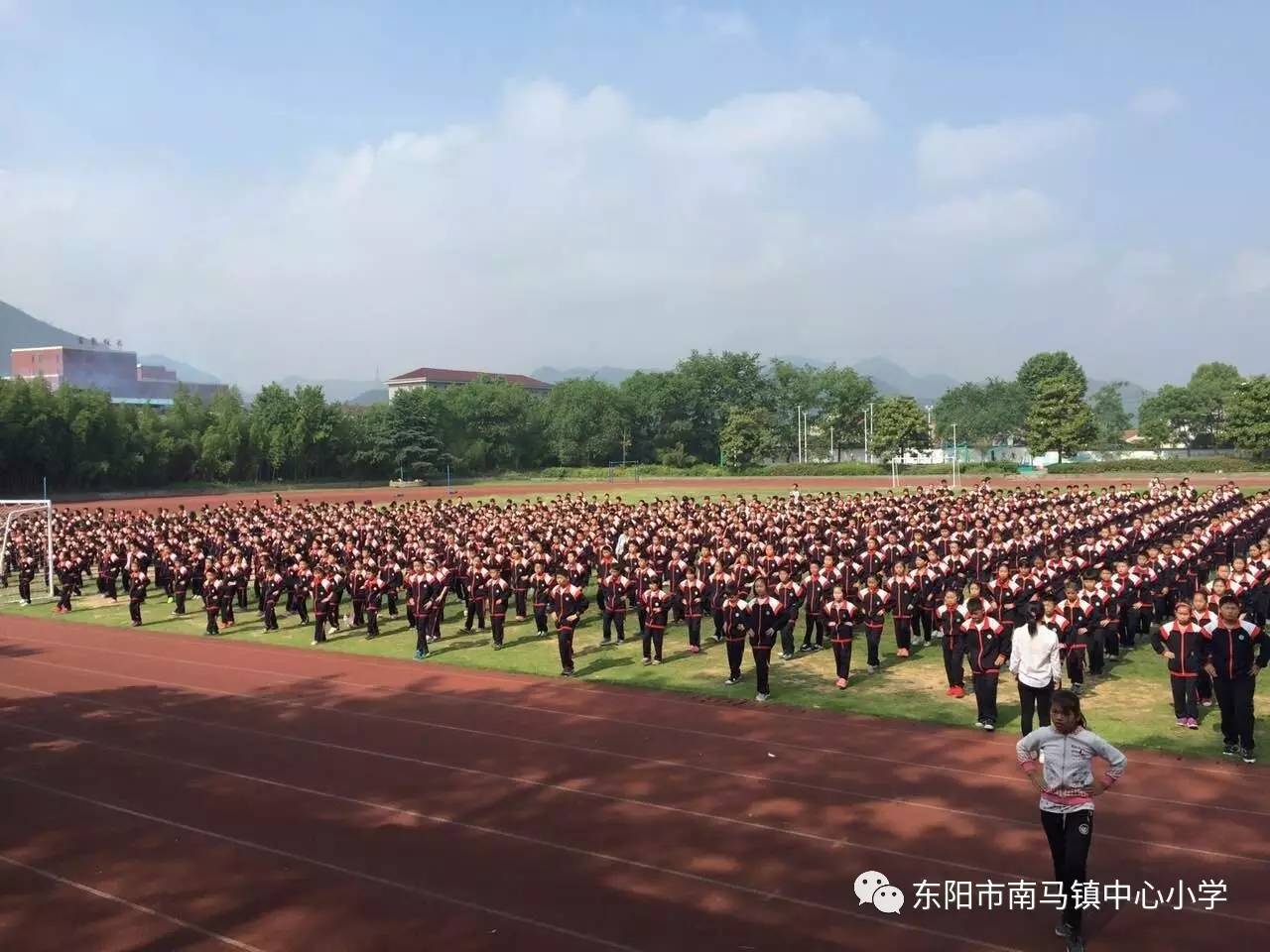 南马镇中心小学喜迎校运盛会尽显健儿雄姿