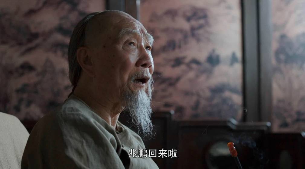 这位老爷子叫戈治均,是陕西人艺的一级演员,汤圆对他的印象本还停留在