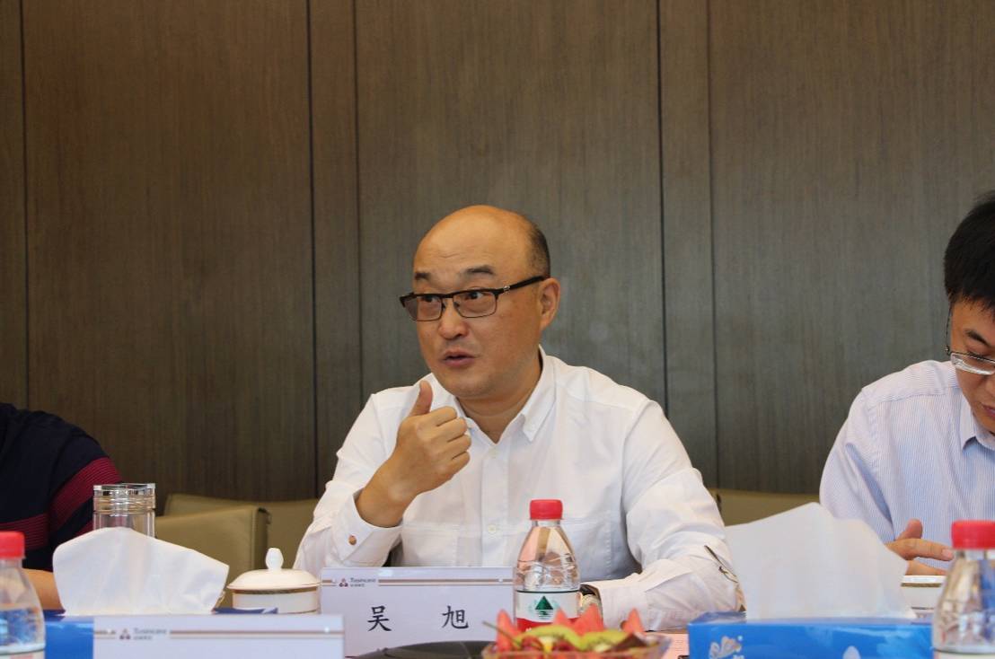 与会代表合影中铁上投副总经理李川,副总经理况成明,上海区域经营