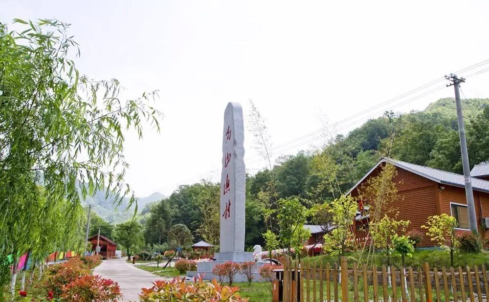 龍峪灣森林遊,雞冠洞溶洞遊,重渡溝農家遊,養子溝休閒遊,九龍山溫泉遊