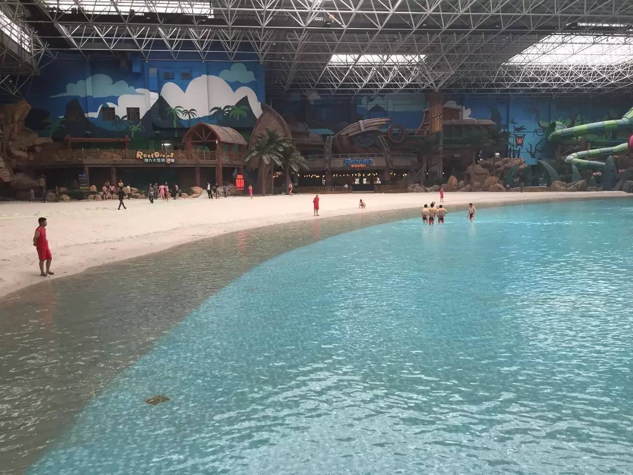 全球最大室内沙滩水世界明天开幕,12米以下的孩子免票!