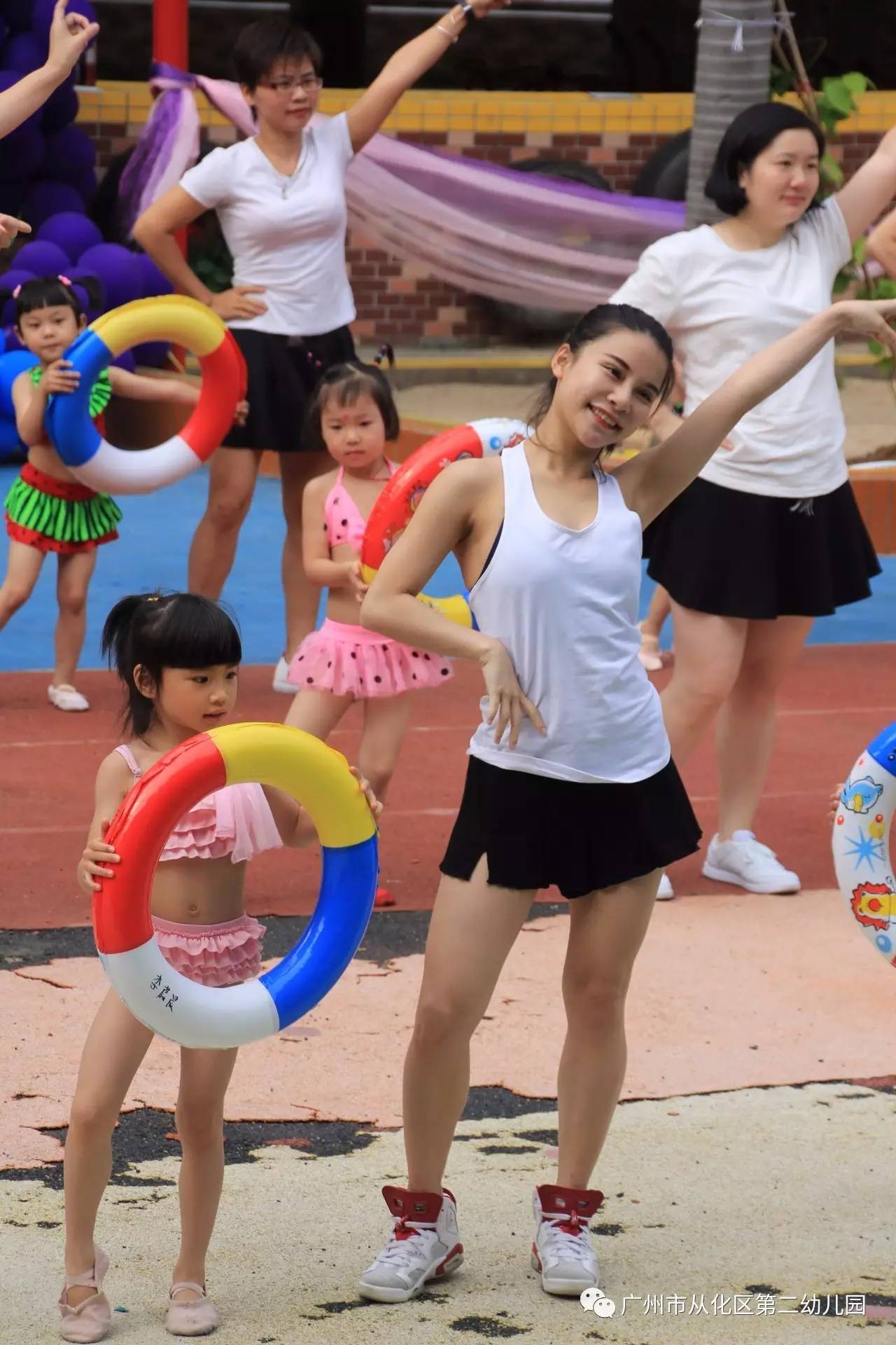 嬉水樂遊戲點亮快樂童年從化區第二幼兒園六一兒童節活動簡訊