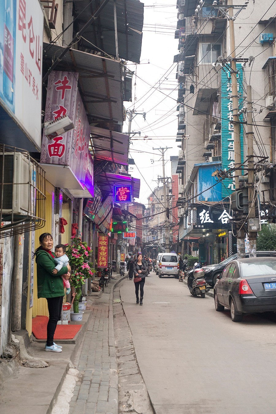长堤街共计4000米 ,在街龄相若的武汉众多街道里,恐怕没有比它更长