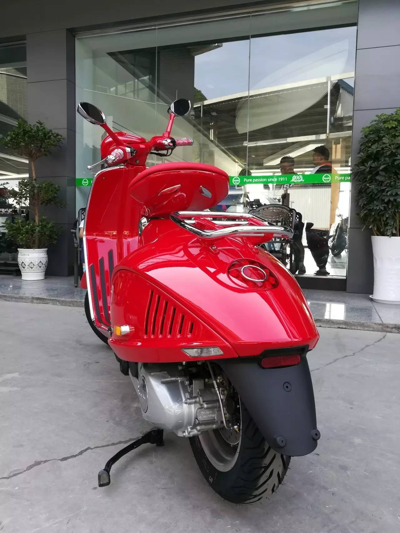 【贵州首台】世界上最红踏板,只有亲眼所见,才能感受这辆vespa 946