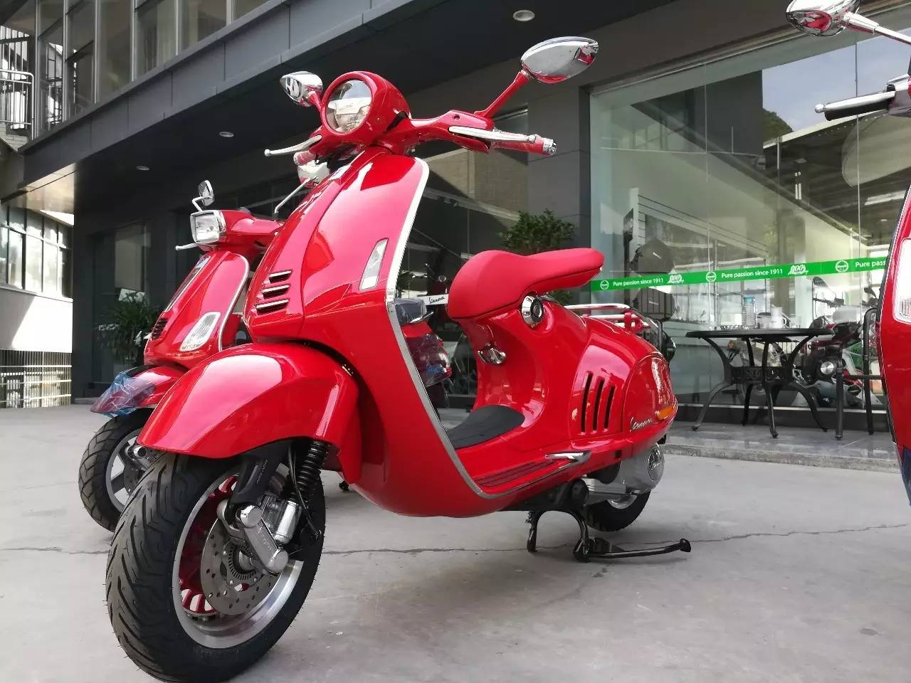 【贵州首台】世界上最红踏板,只有亲眼所见,才能感受这辆vespa 946