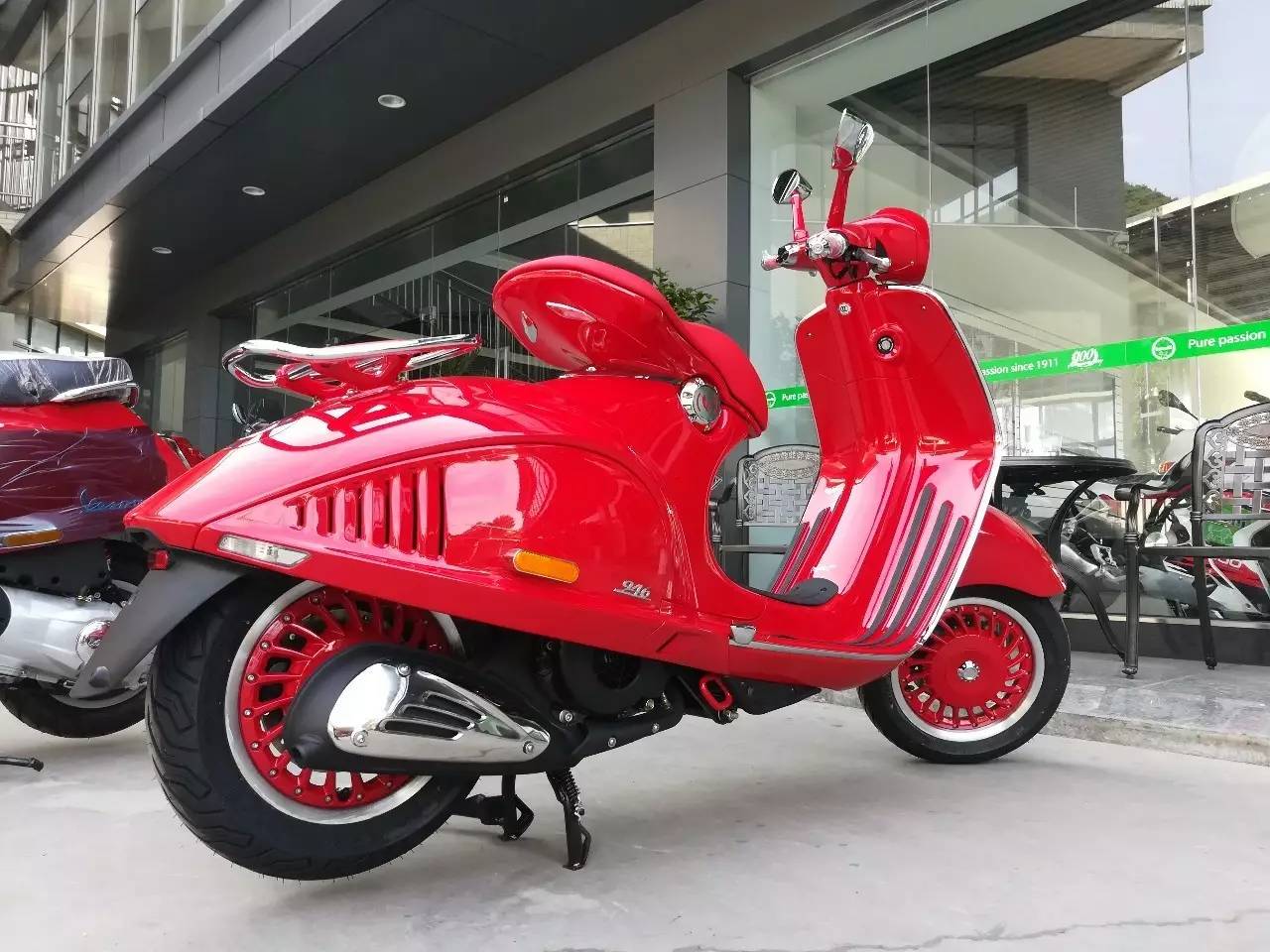 【贵州首台】世界上最红踏板,只有亲眼所见,才能感受这辆vespa 946