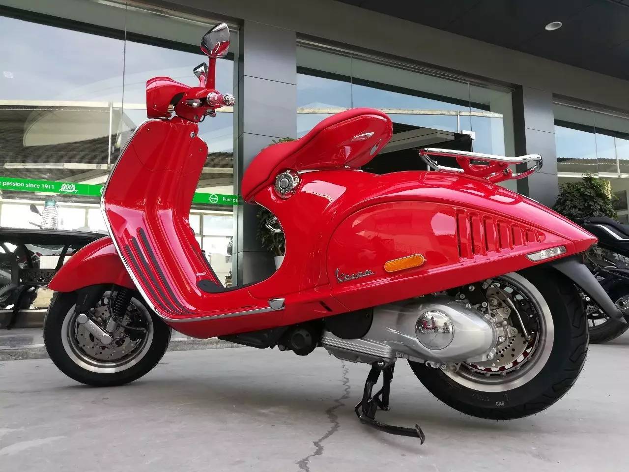 【贵州首台】世界上最红踏板,只有亲眼所见,才能感受这辆vespa 946