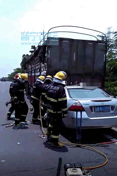 突發!深汕高速慘烈車禍,普寧人駕車追尾貨車致數人傷亡