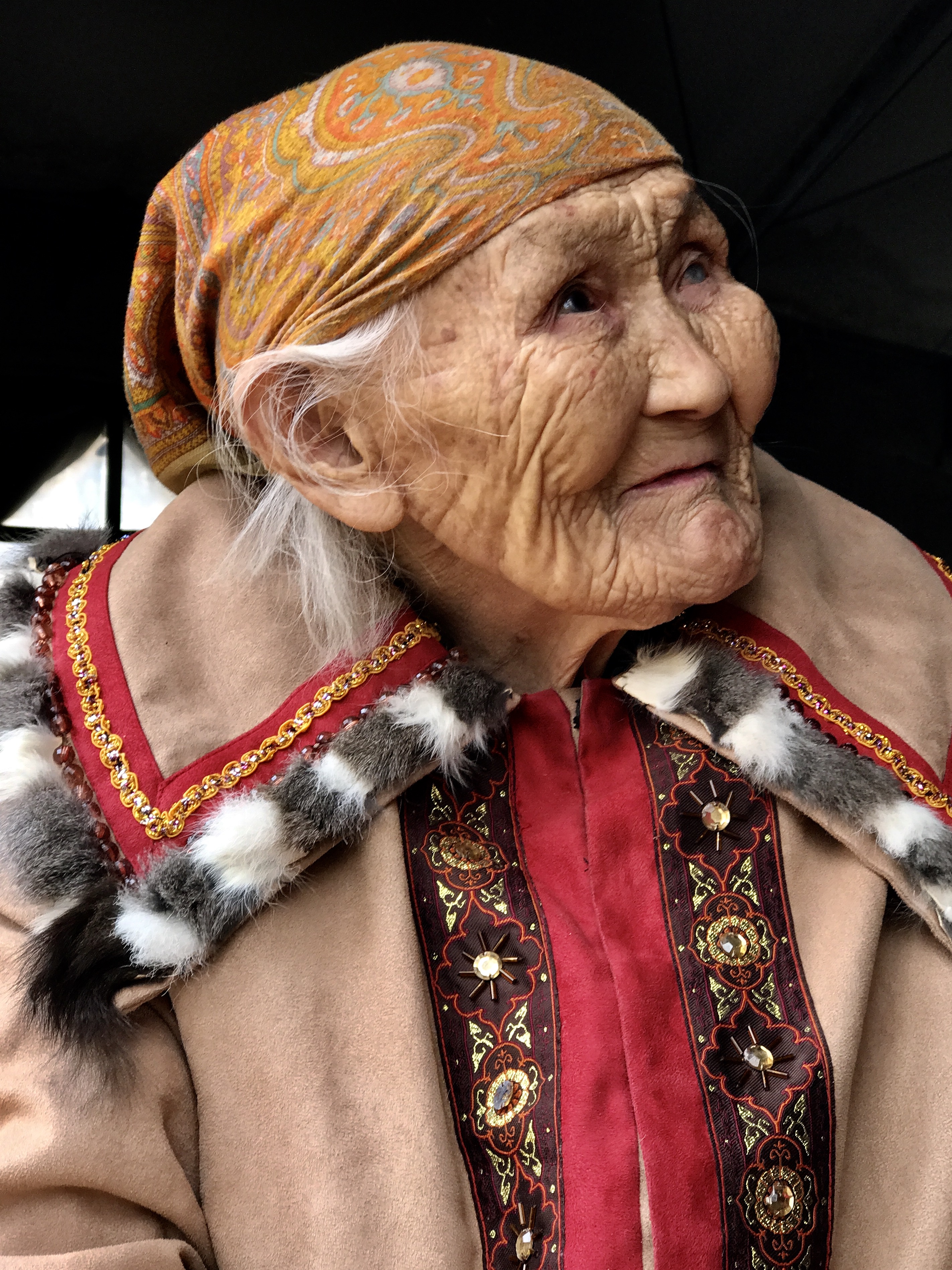 使鹿鄂温克是鄂温克在中国的三部落之一,也是人口最少的部落,只有200