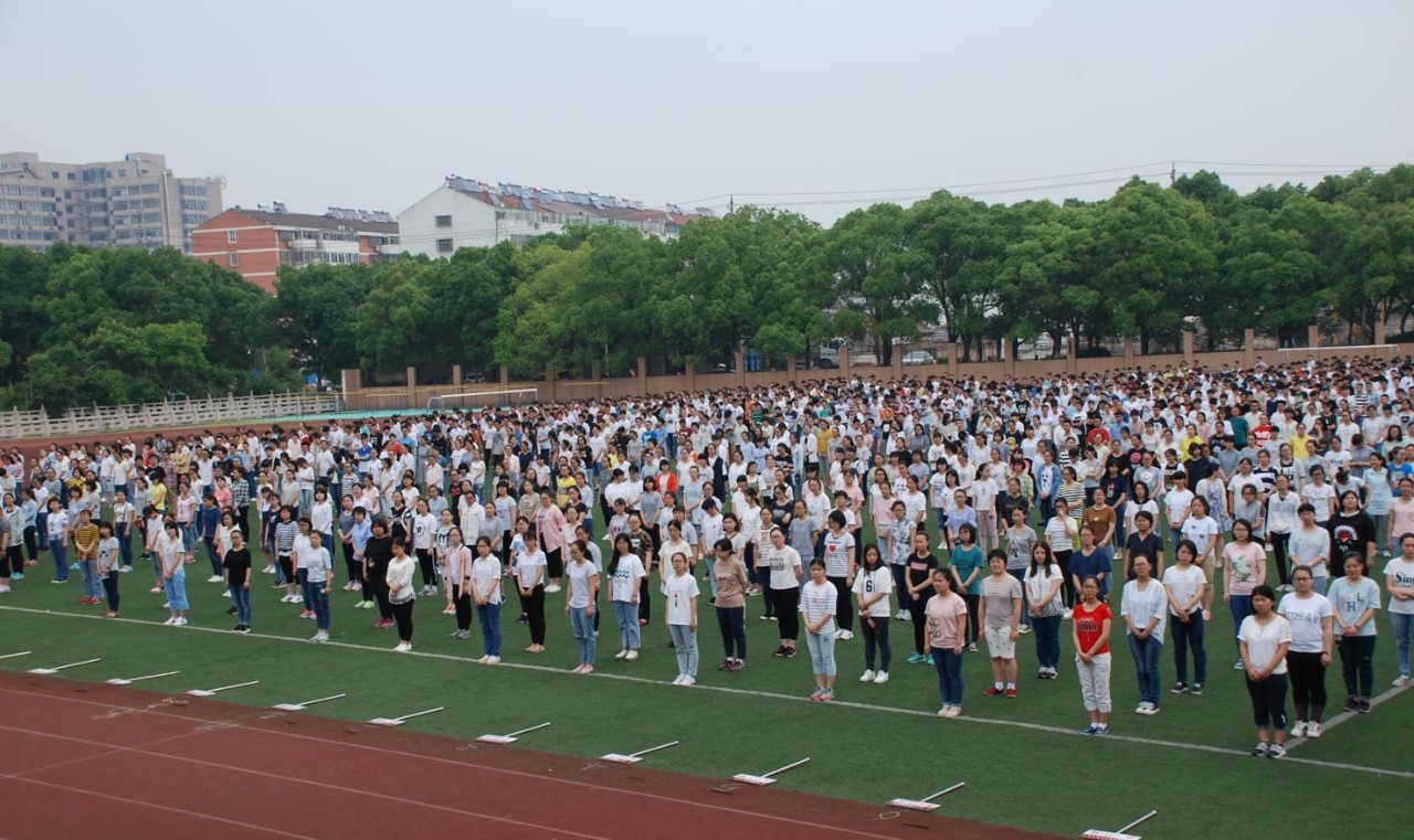 泰兴中学学生坠楼图片