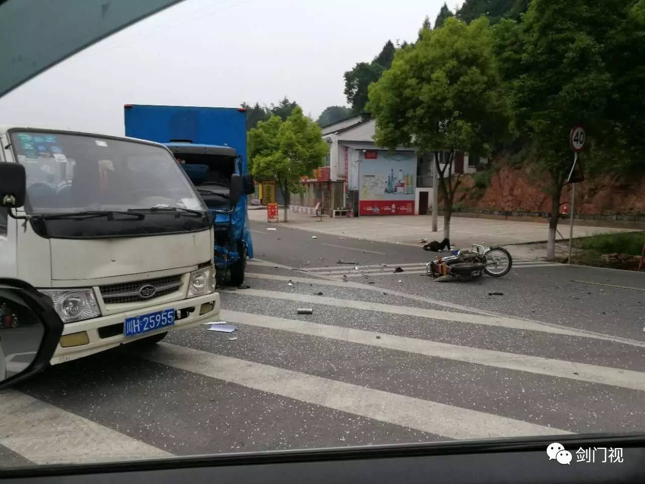 【视频】一死两重伤!广元剑阁下普快速通道发生车祸!