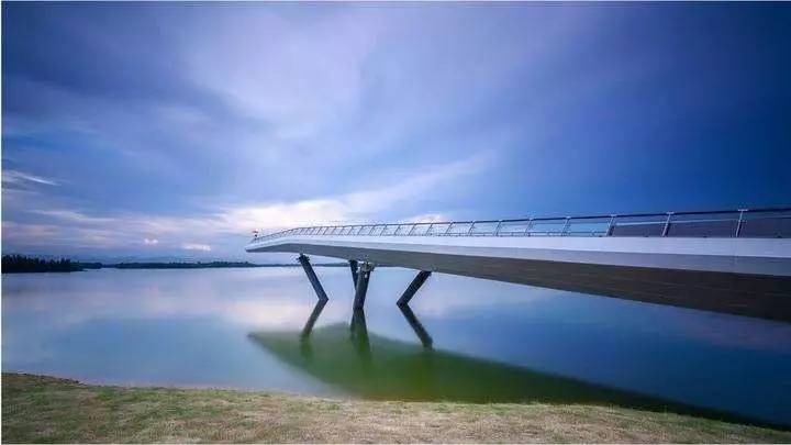 兰湖旅游度假区的桥图片