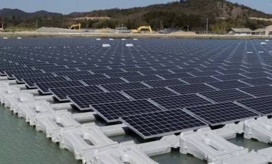 晶澳供货的全球最大漂浮式太阳能电站建成并网