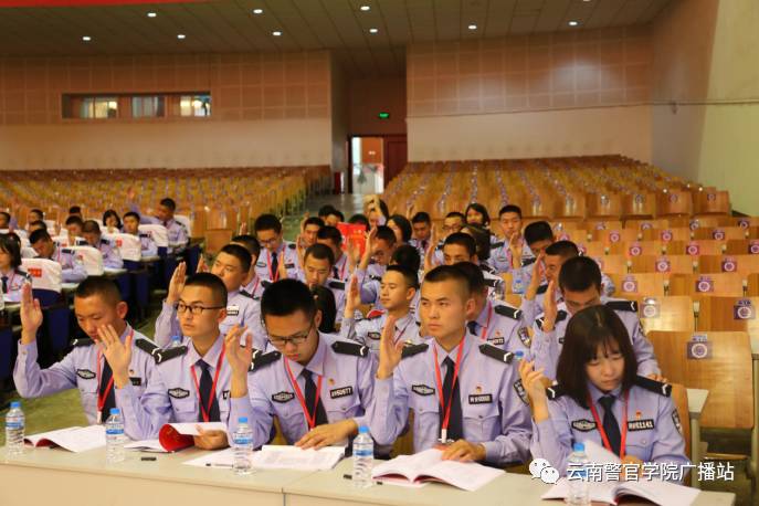 团委副书记袁雨松指出:希望同学们在明天能以更多的热情投入到团学代