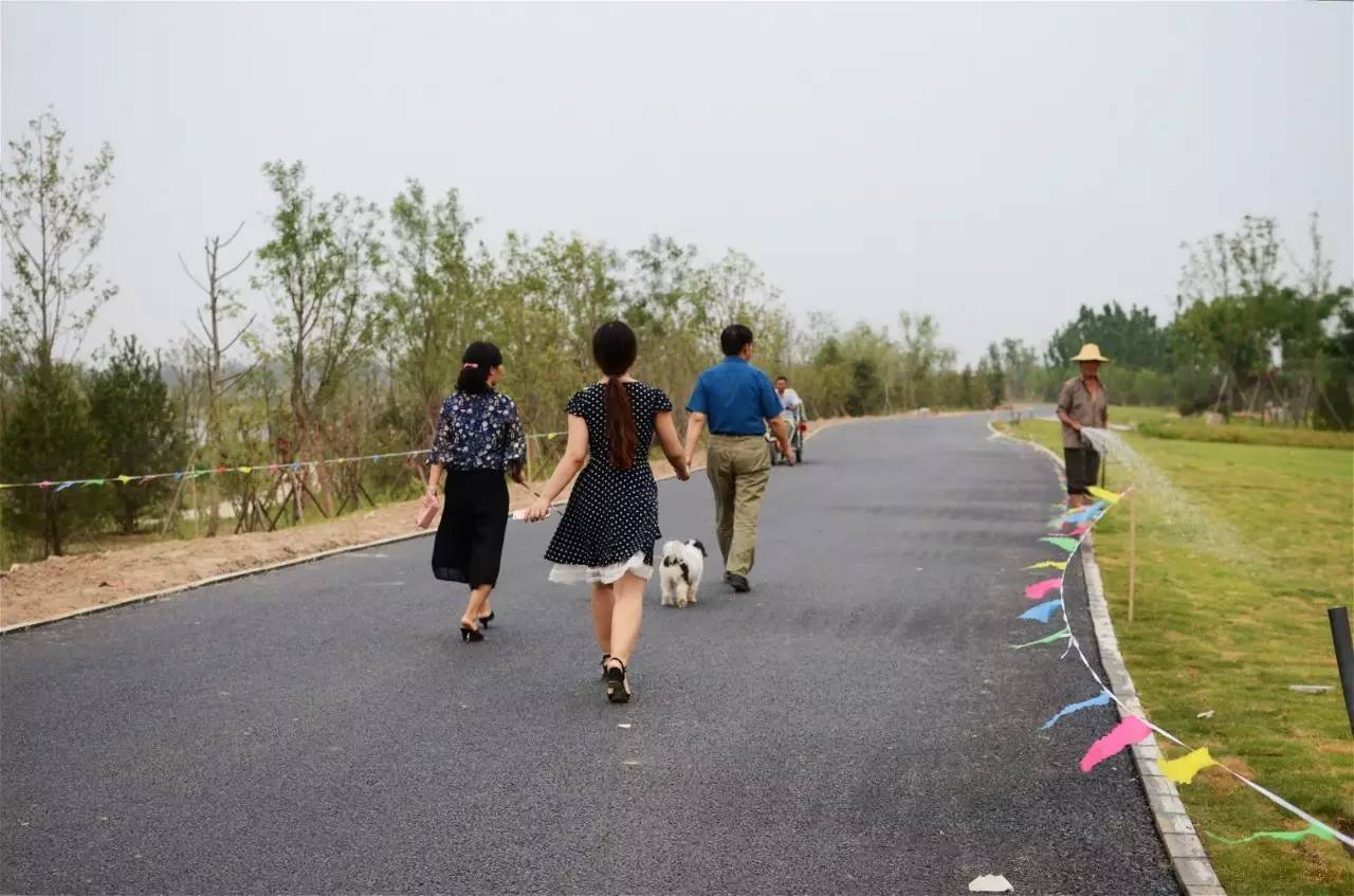 東方園林的紅色大字小樂看到河堤右側上面多了個大概走到周口大道和