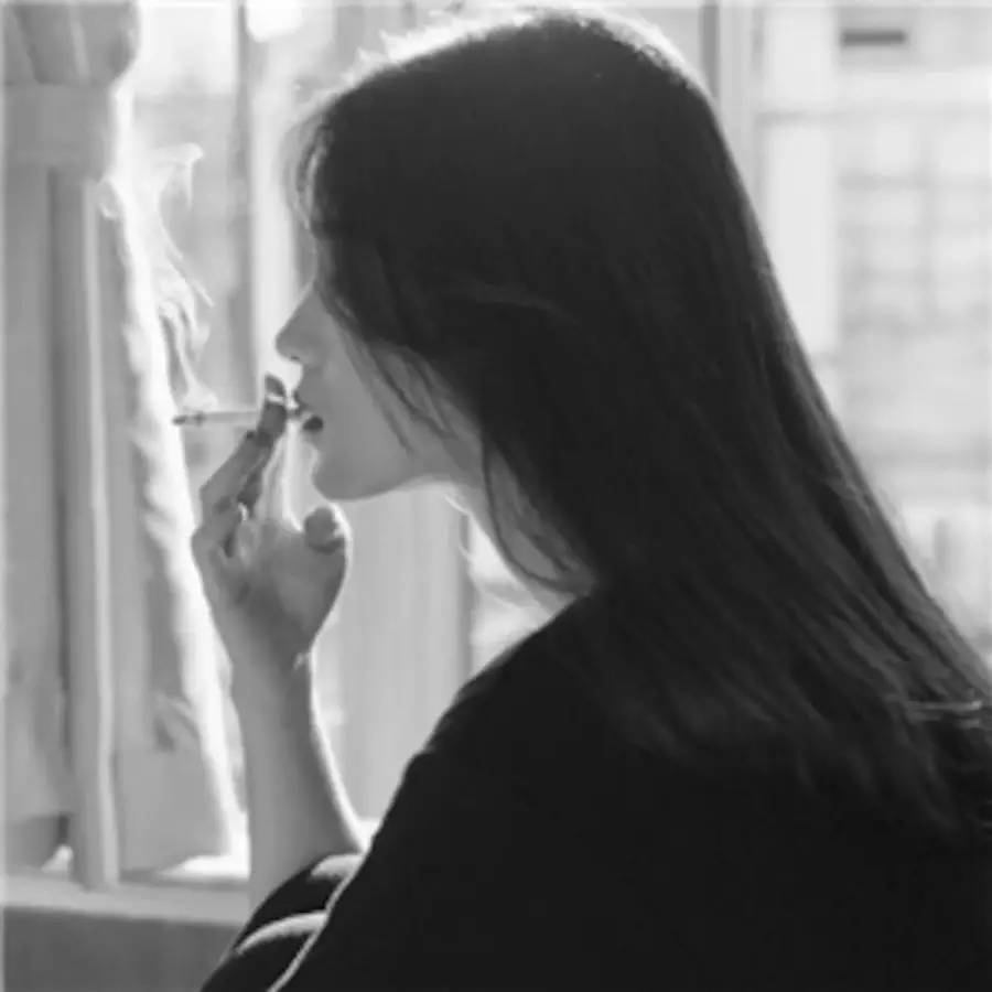 抽烟女头影子图片
