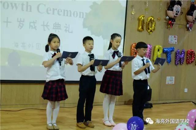 海亮外国语学校小学部这个六一爸爸妈妈们与我们一起见证