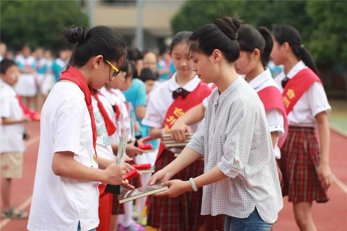 书生小学肖婷图片