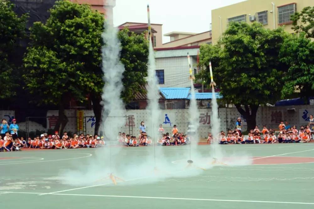 哇洛浦东乡小学火箭上天啦洛浦东乡小学首届校园科技节活动侧记