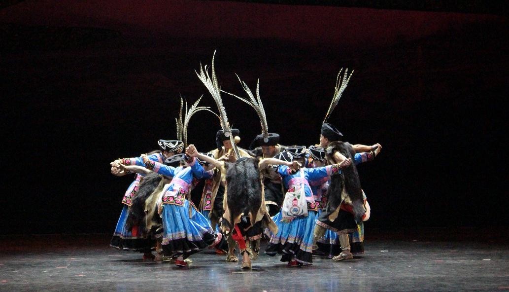 傈僳族跳舞图片