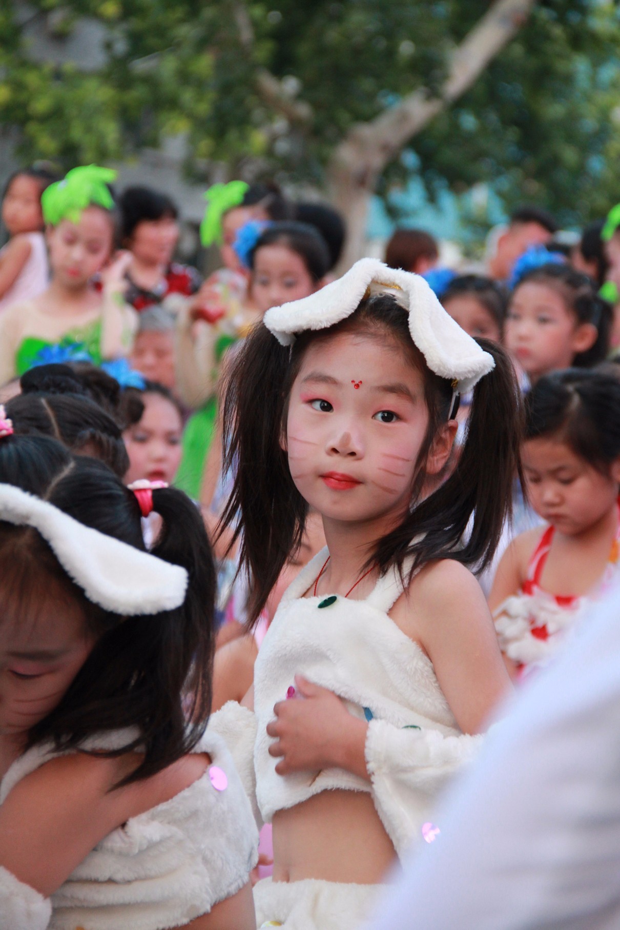 小女孩六一幕后花絮图片