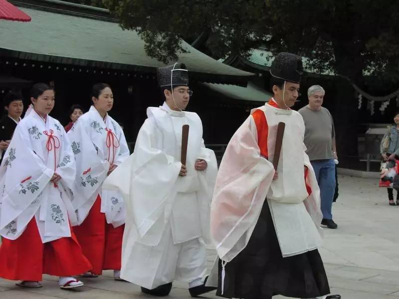 日本神社神官服装图片
