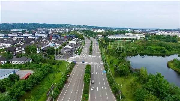 1,加快建設川南城際鐵路內江至自貢至瀘州段.