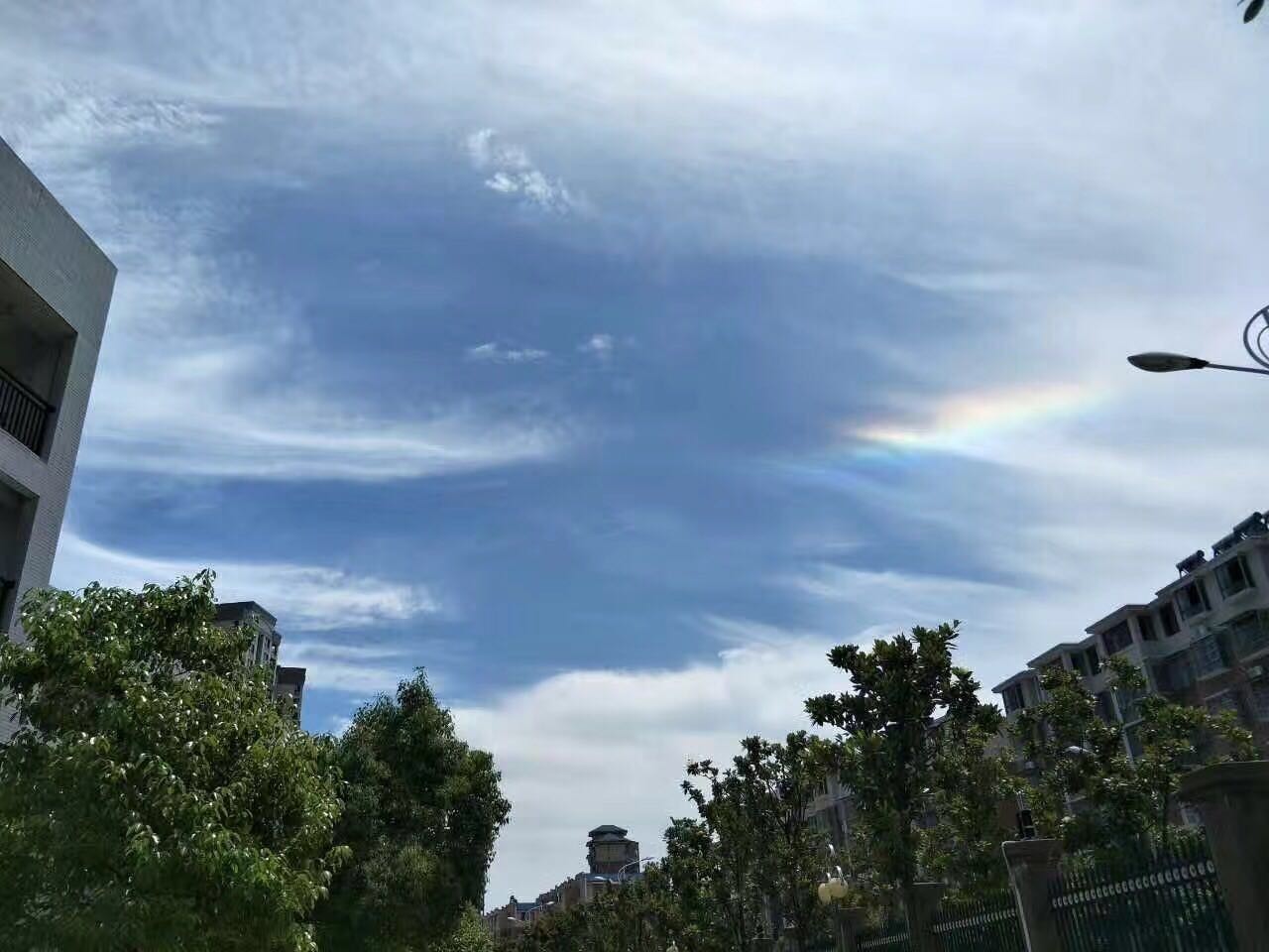 高考第一天武寧縣城上空驚現七彩祥雲