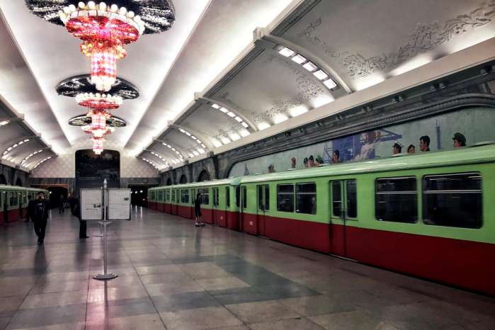 朝鲜地铁站图片