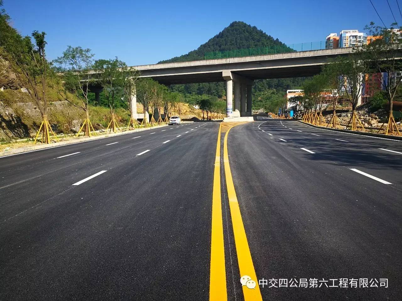 和遵绥路延长线横1路至遵龙快线段建设工程,路面交通标线施工全部完成