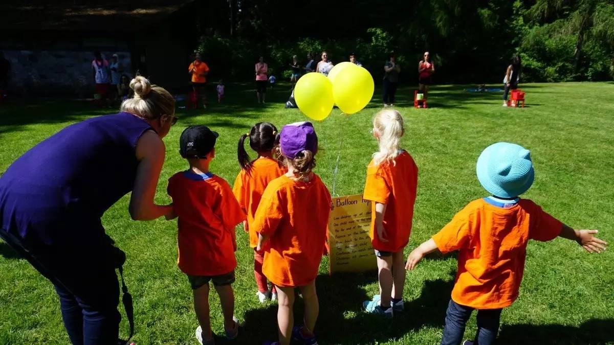 一次團結頑強勝利歡樂的加拿大幼兒園運動會