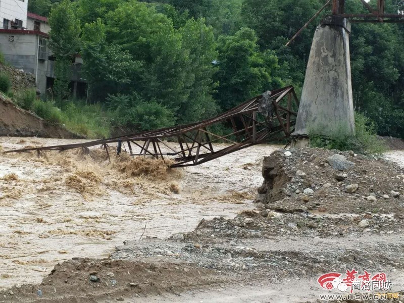 重庆部队过桥桥塌了图片