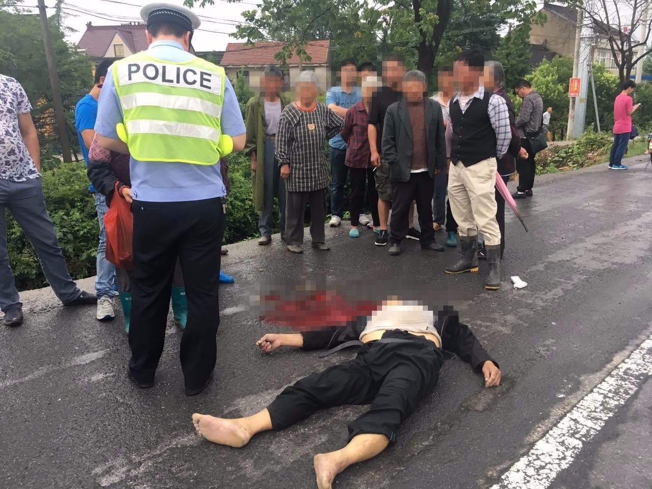 【突发】如皋如港公路发生车祸,男子当场被撞身亡