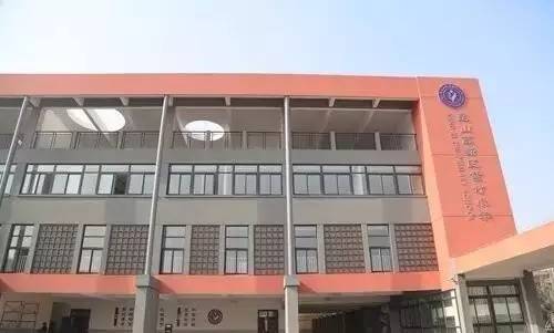 陆杨中心小学陆杨中心小学新建工程位于长兴路北侧,华杨路西侧.