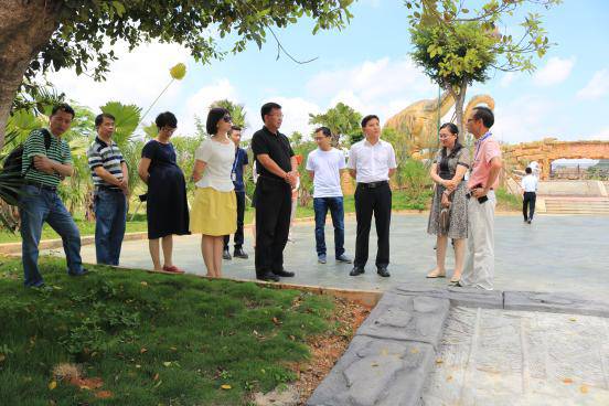 滇黔桂三省区旅发委主任到龙谷湾恐龙公园进行现场教学研讨