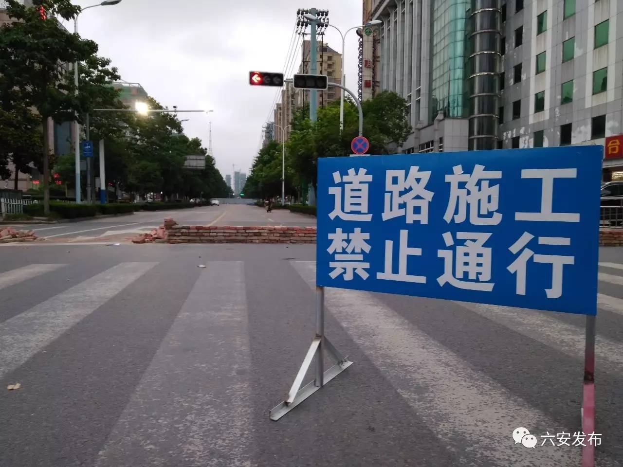 人民路部分路段今天起全封闭施工,9月25日或恢复通行!