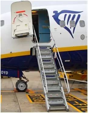 飞机登机梯卡通图片