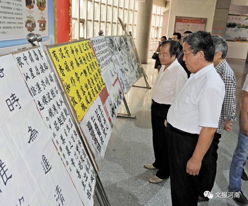 硬笔书法教育基地落户内乡实验初中南阳市硬协领导莅临