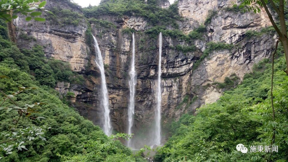 晴隆飞水岩瀑布图片